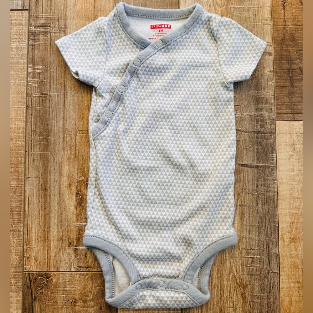 Skip*Hop checkered‎ onesie. Size 6 months